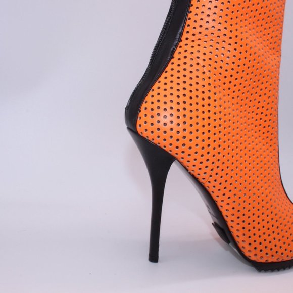 Michael Kors Perforated Leather Abigail Runway Boots Orange/Black Size 40 New - Picture 3 of 12